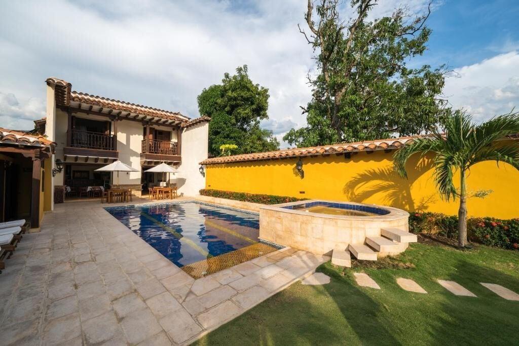 Vista Piscina HOTEL COLONIAL NUEVA GRANADA