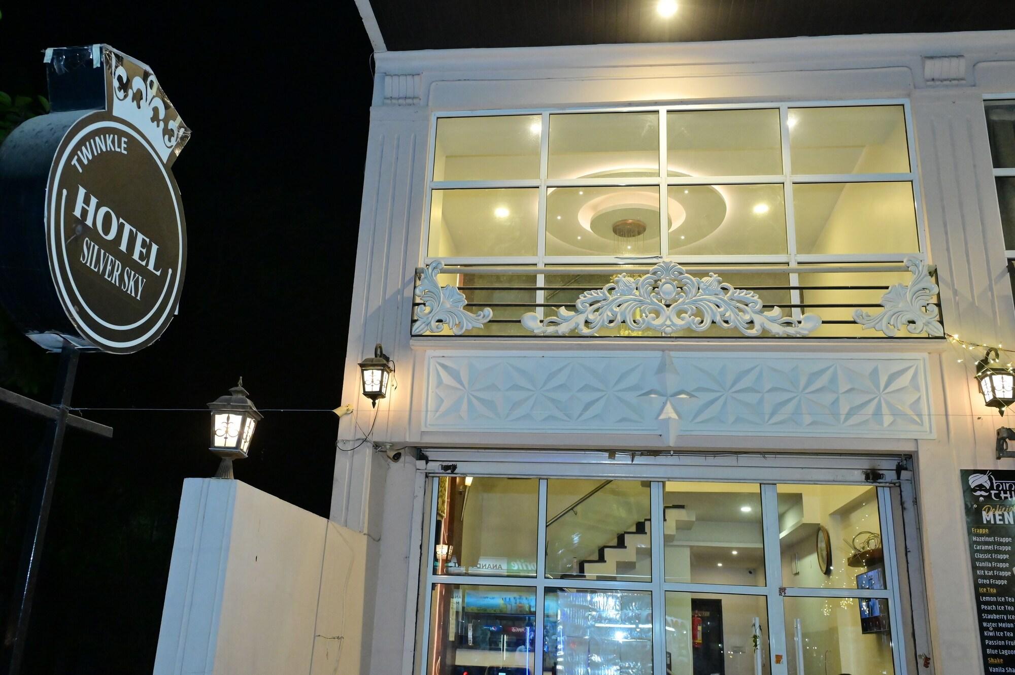 Varios Hotel Twinkle Regency By Wishotel