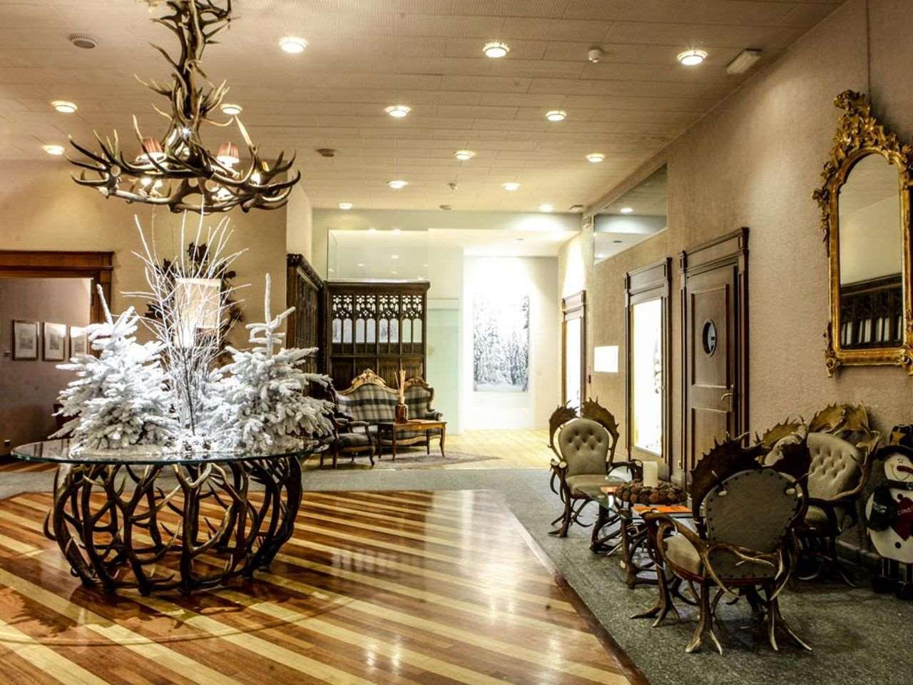 Vista Lobby Grand Hotel Royal & Golf