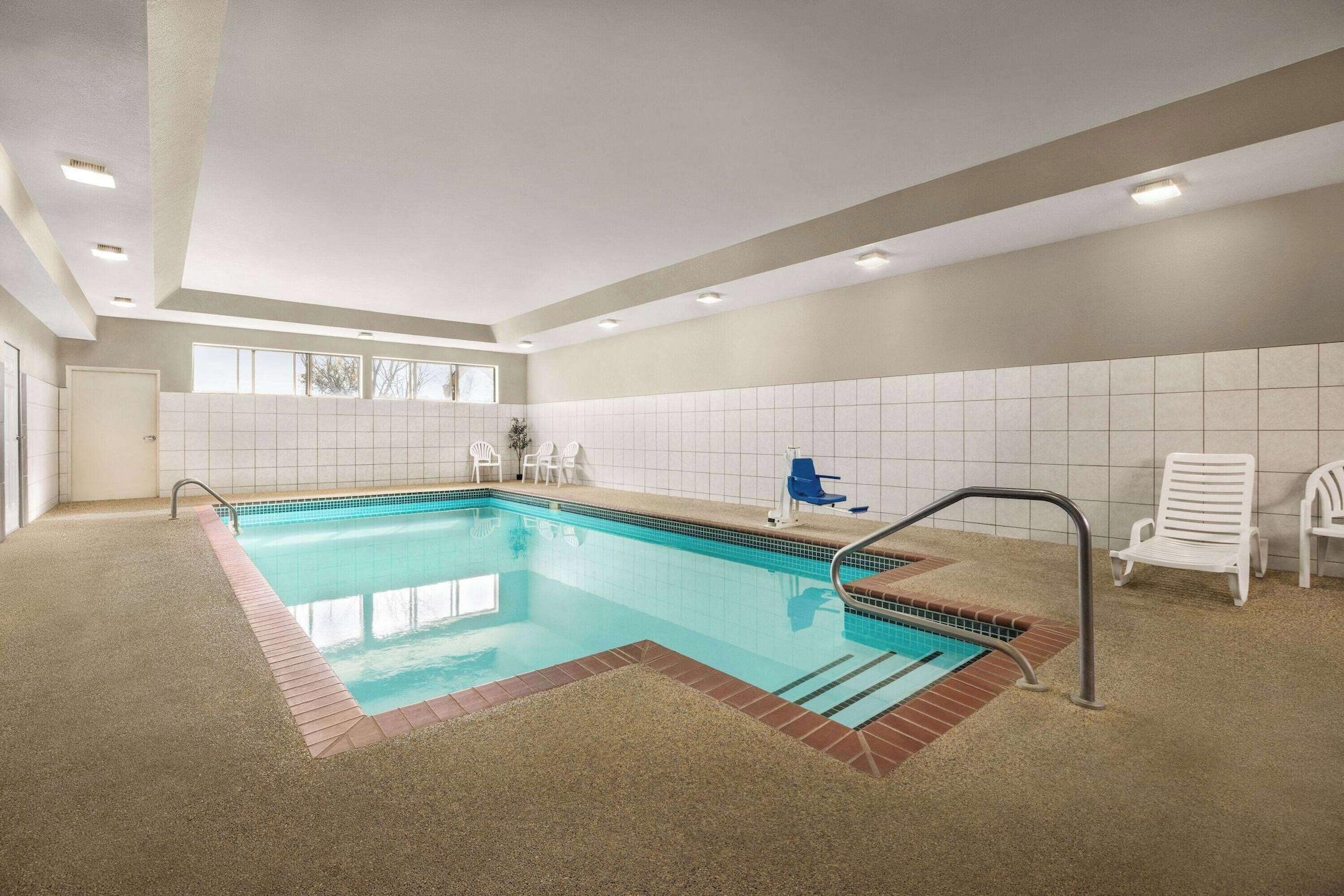 Vista Piscina Microtel Inn & Suites by Wyndham New Ulm