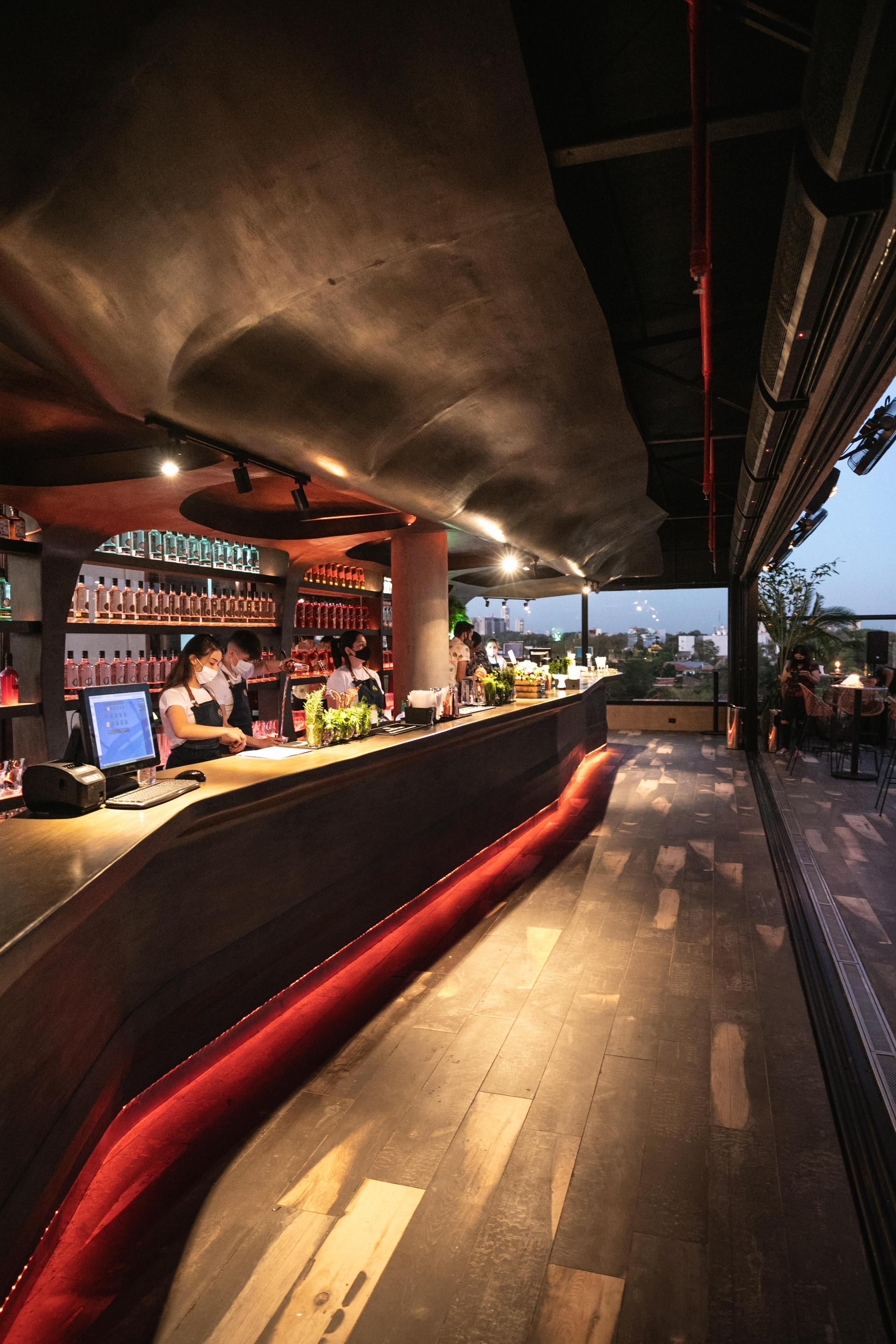 Bar/Salón Five Hotel & Residences