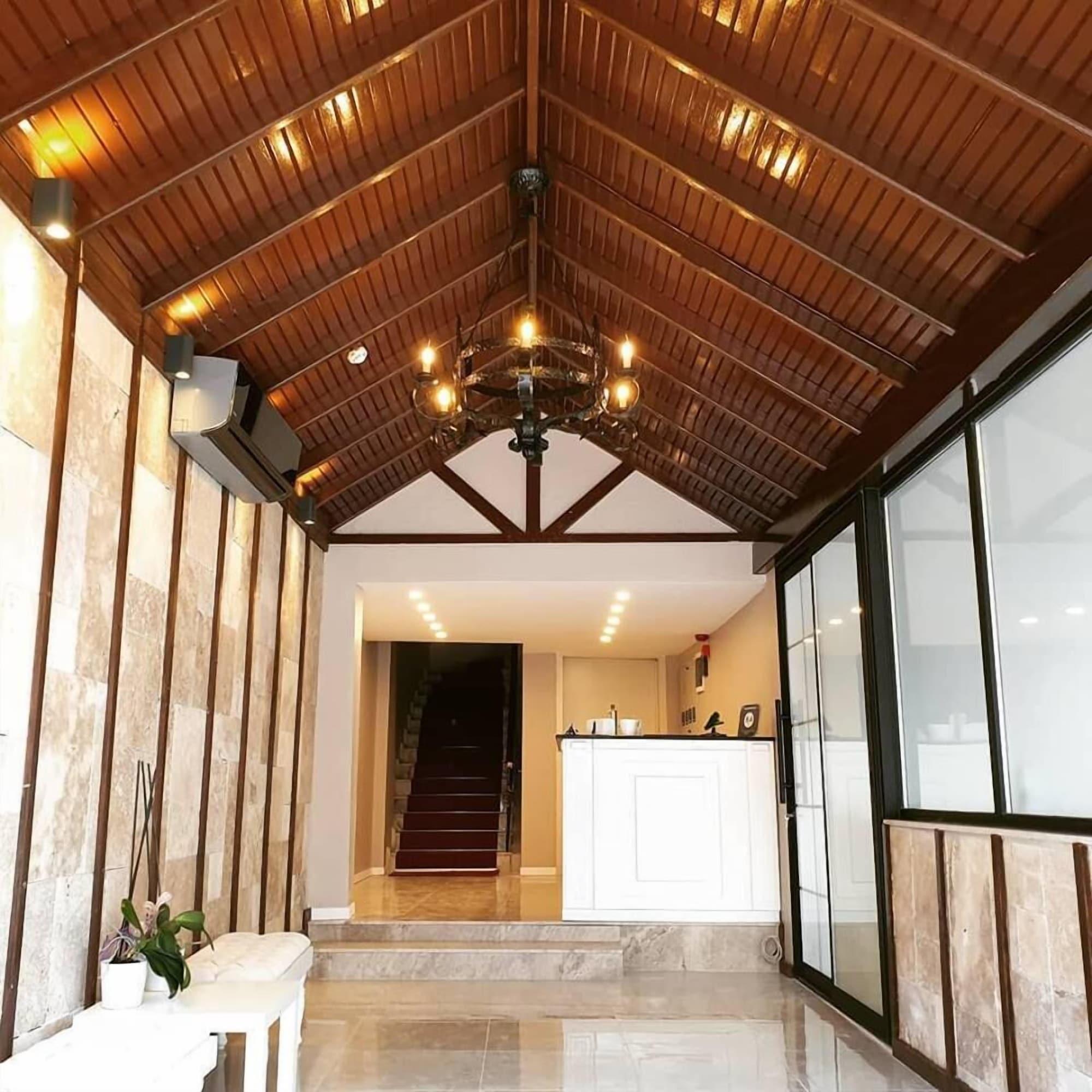 Vista Lobby Menendi Otel