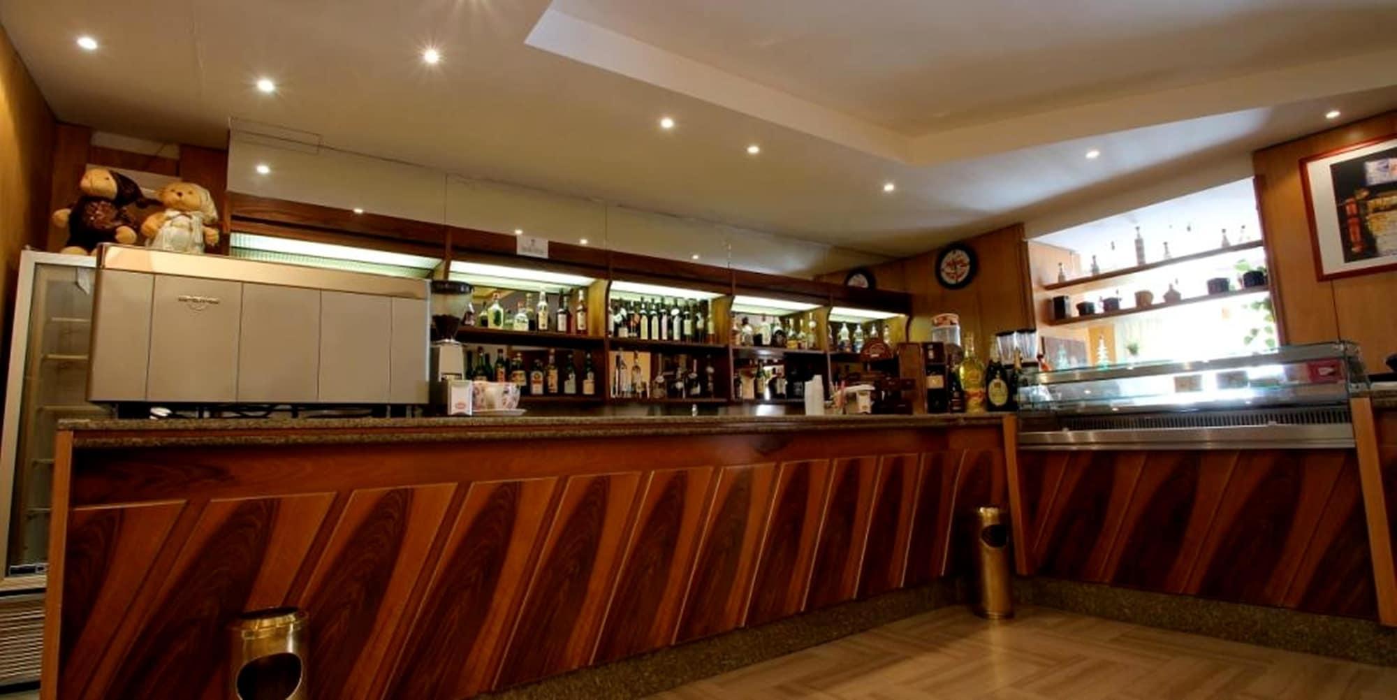Bar/Salón Grande Albergo