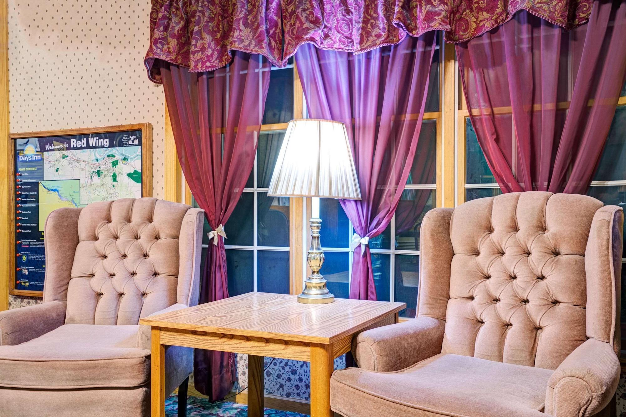 Vista Lobby Travelodge by Wyndham Red Wing