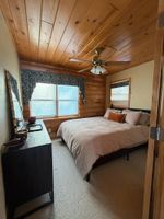 Alquiler Vacacional - Beautiful 3-bedroom lake house in Sugarcamp w movie theater.