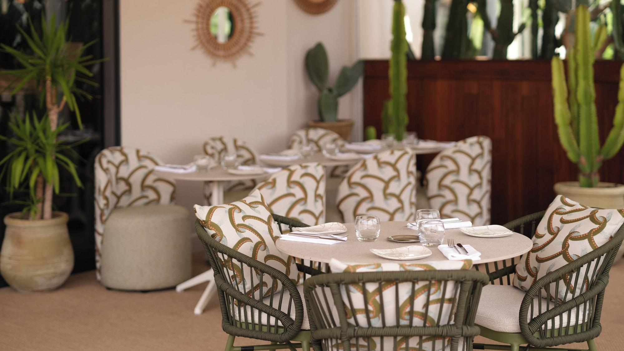 Restaurant Five Seas by Inwood Hotels