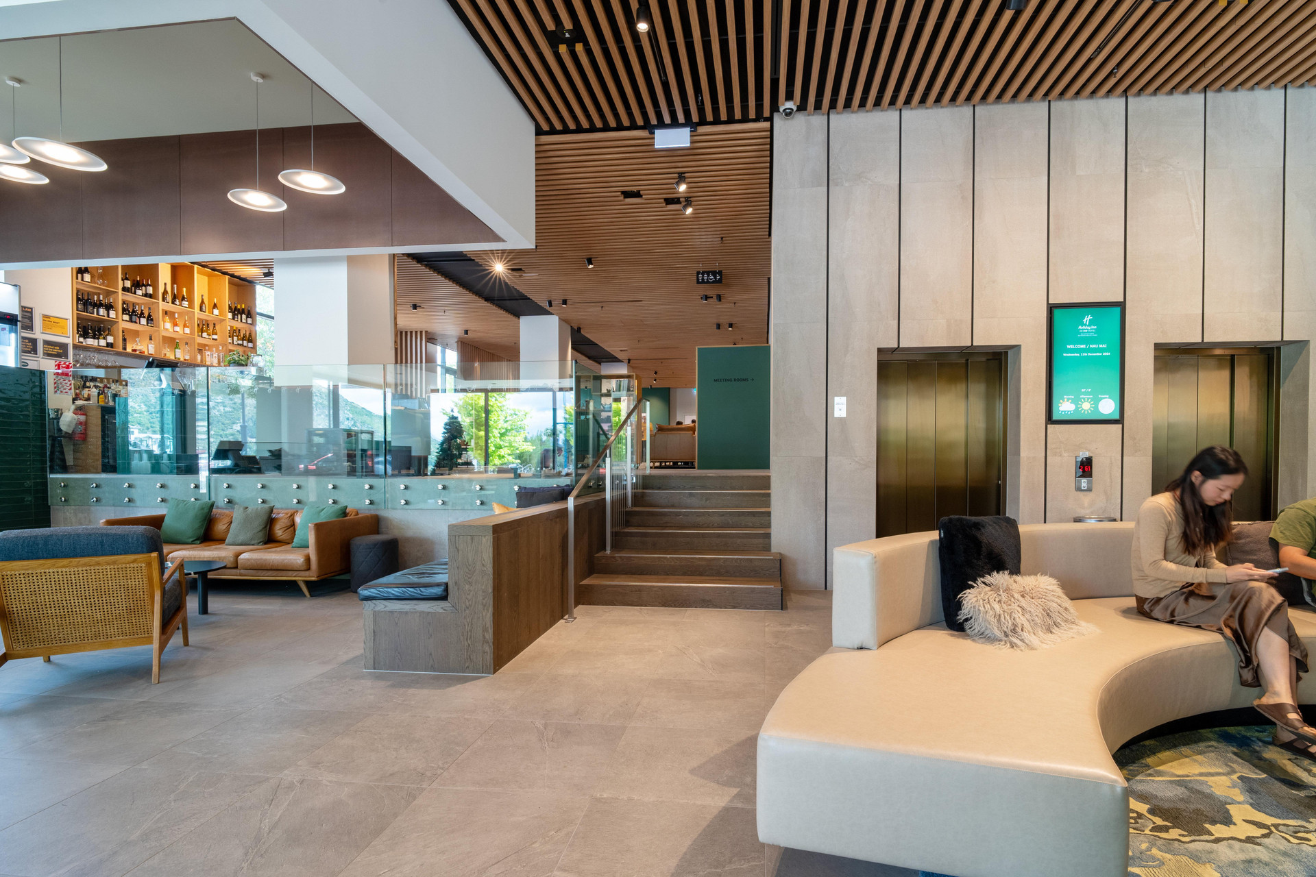 Vista Lobby Holiday Inn Queenstown Remarkables Park by IHG