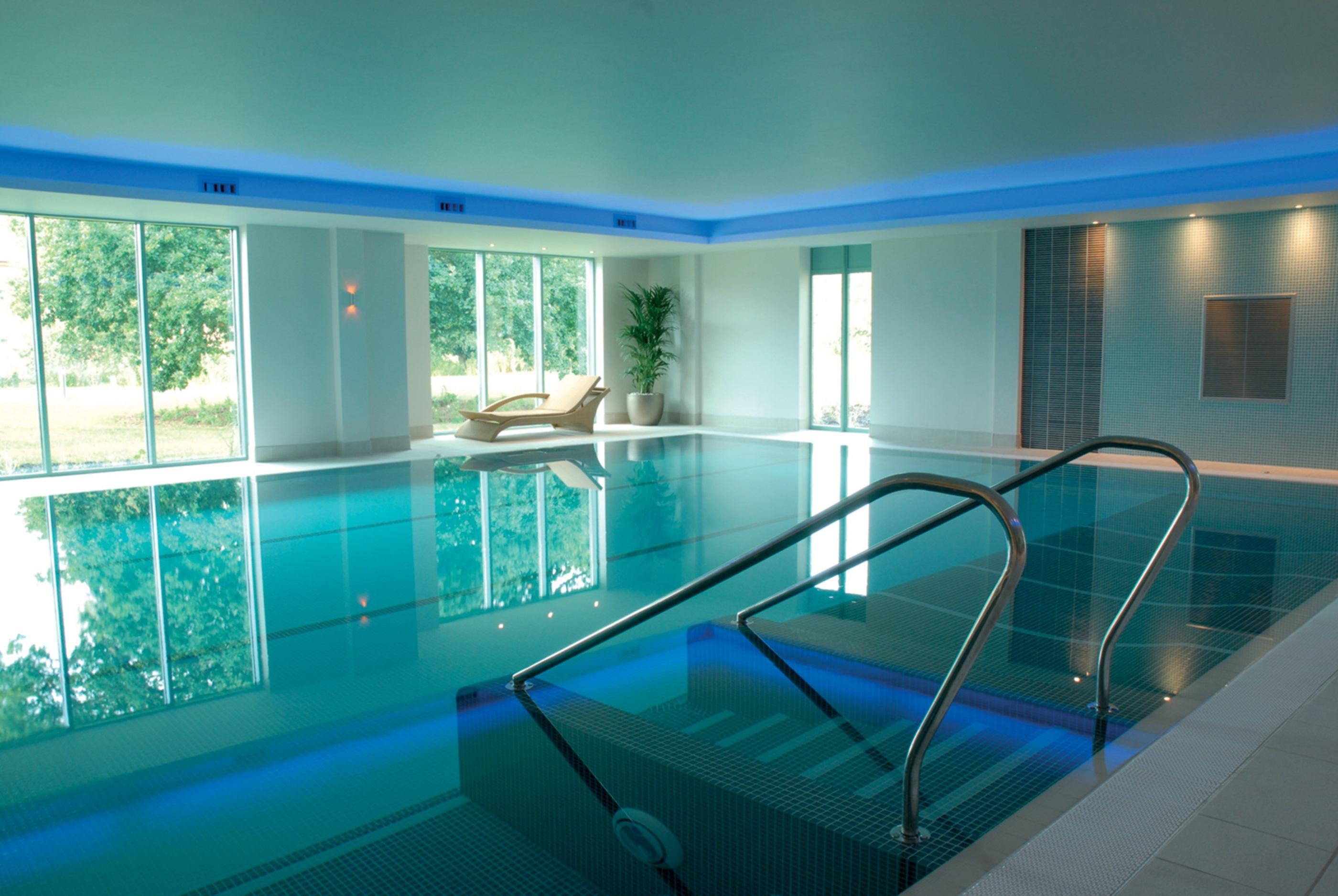 Vista Piscina De Vere Cotswold Water Park