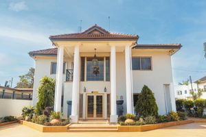 Alojamiento - Oak Plaza Hotel - East Legon