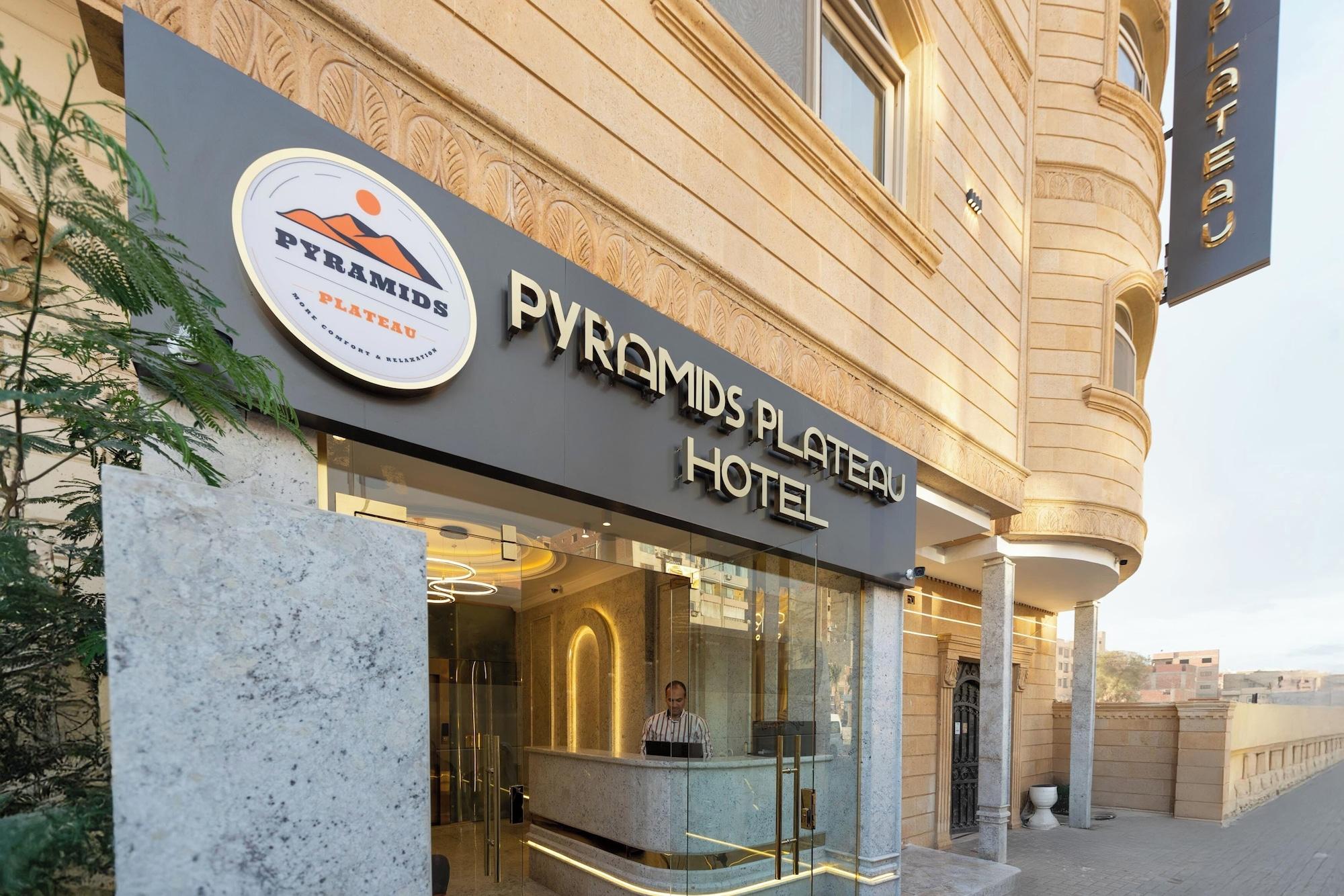 Varios Pyramids Plateau Hotel