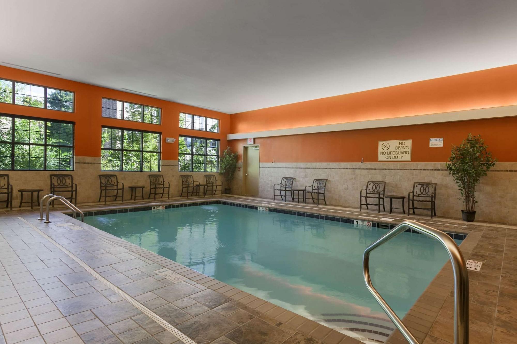 Vista Piscina Homewood Suites by Hilton Binghamton/Vestal, NY