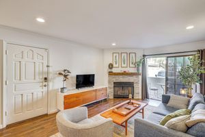 Alquiler Vacacional - Quiet Condo w/ Pool Access, Near Arizona Boardwalk