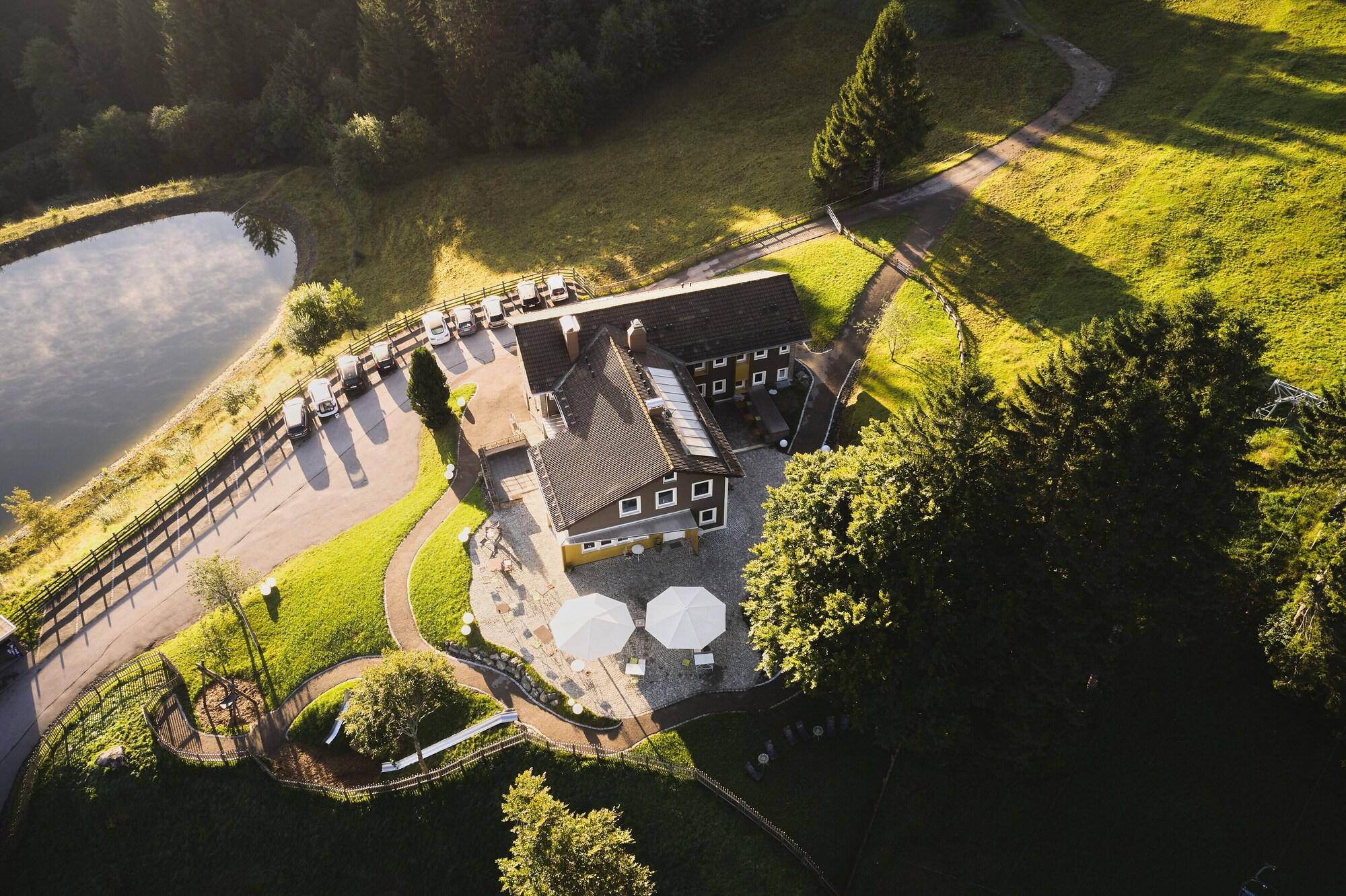 Varios KUKU Berghotel