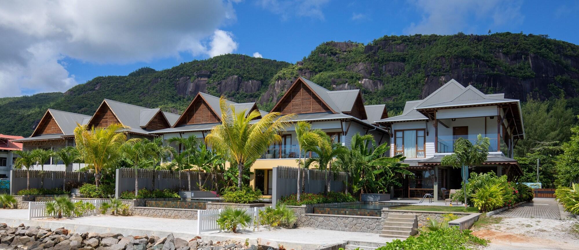 Varios JA Enchanted Waterfront Seychelles