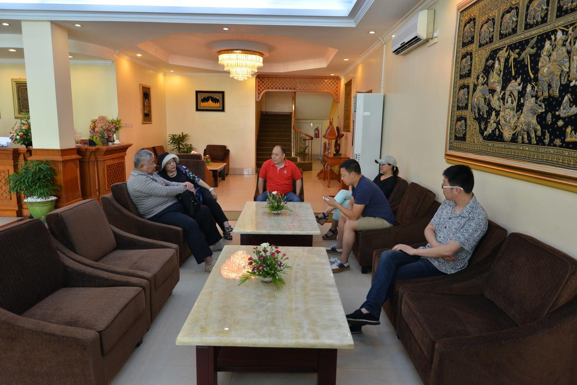 Vista Lobby Grand Palace Hotel