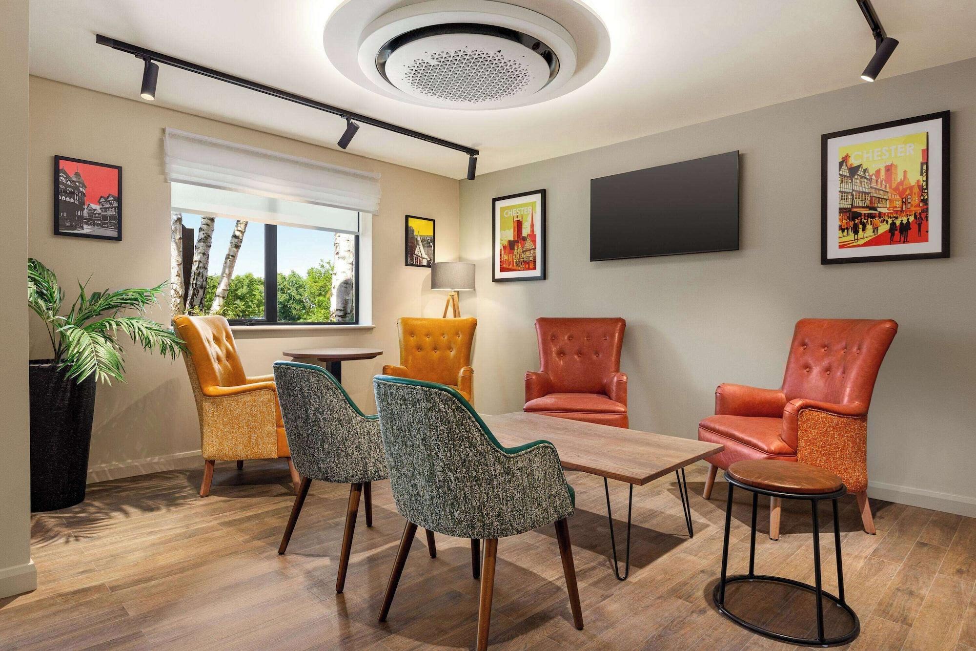 Vista Lobby Super 8 by Wyndham Chester East
