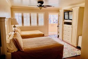 Alojamiento - Beachcomber Inn