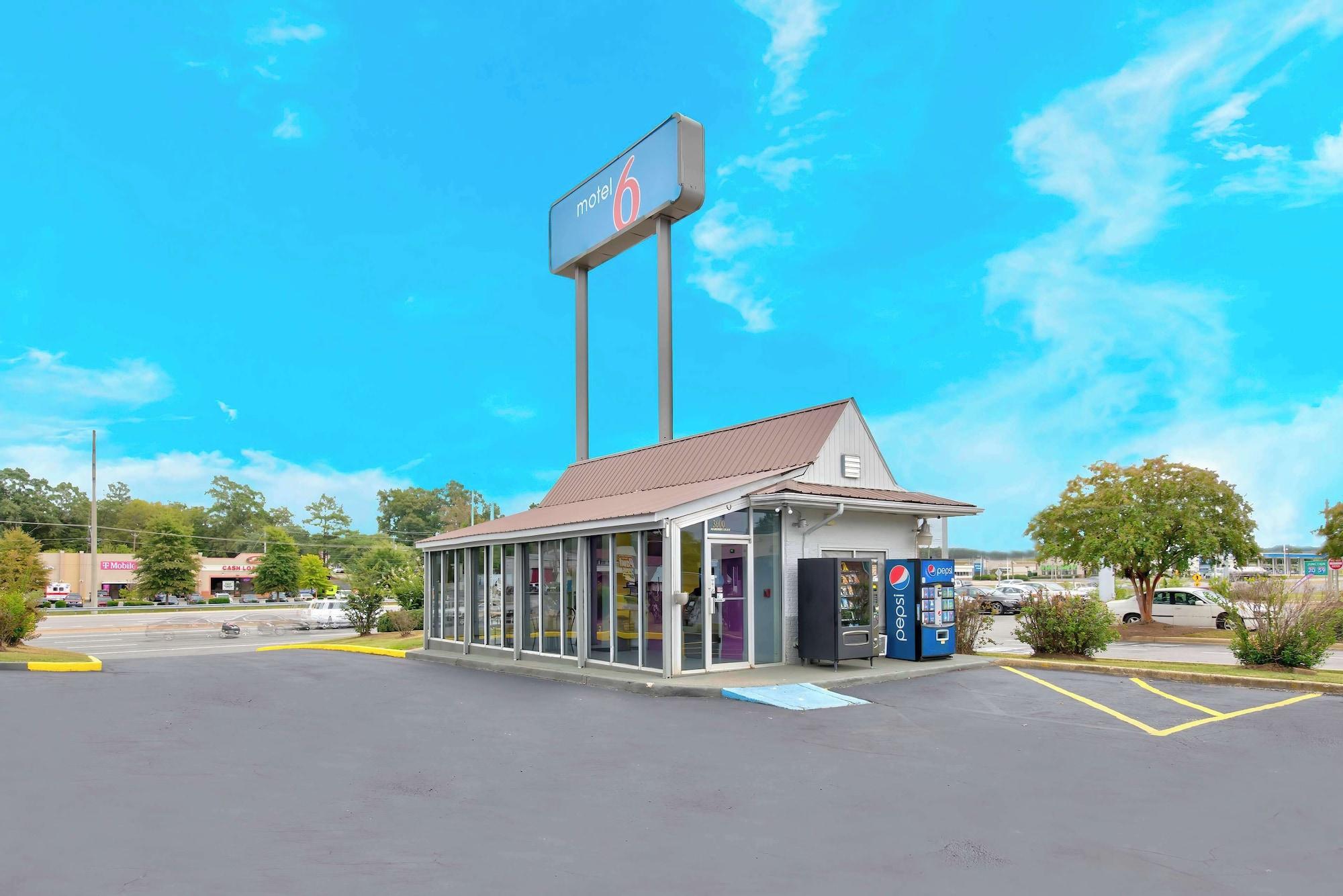 Vista Exterior Motel 6 Tuscaloosa, AL – University