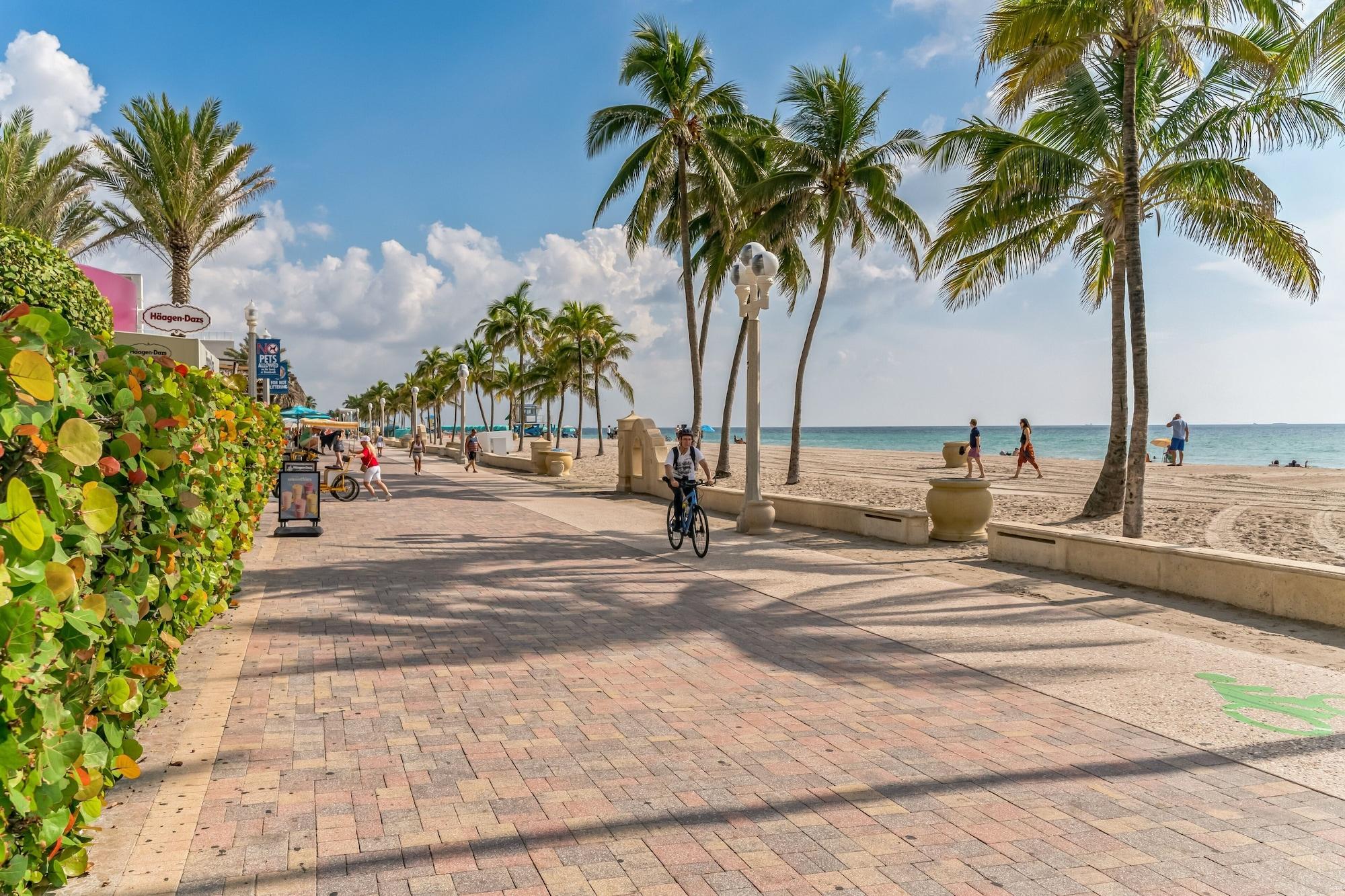 Playa The Coral House Motel