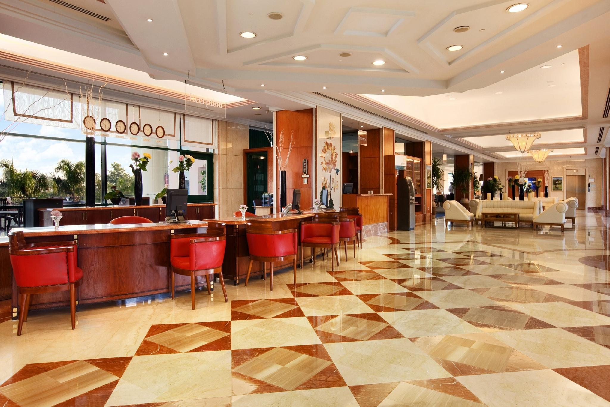 Vista Lobby Hilton Pyramids Golf