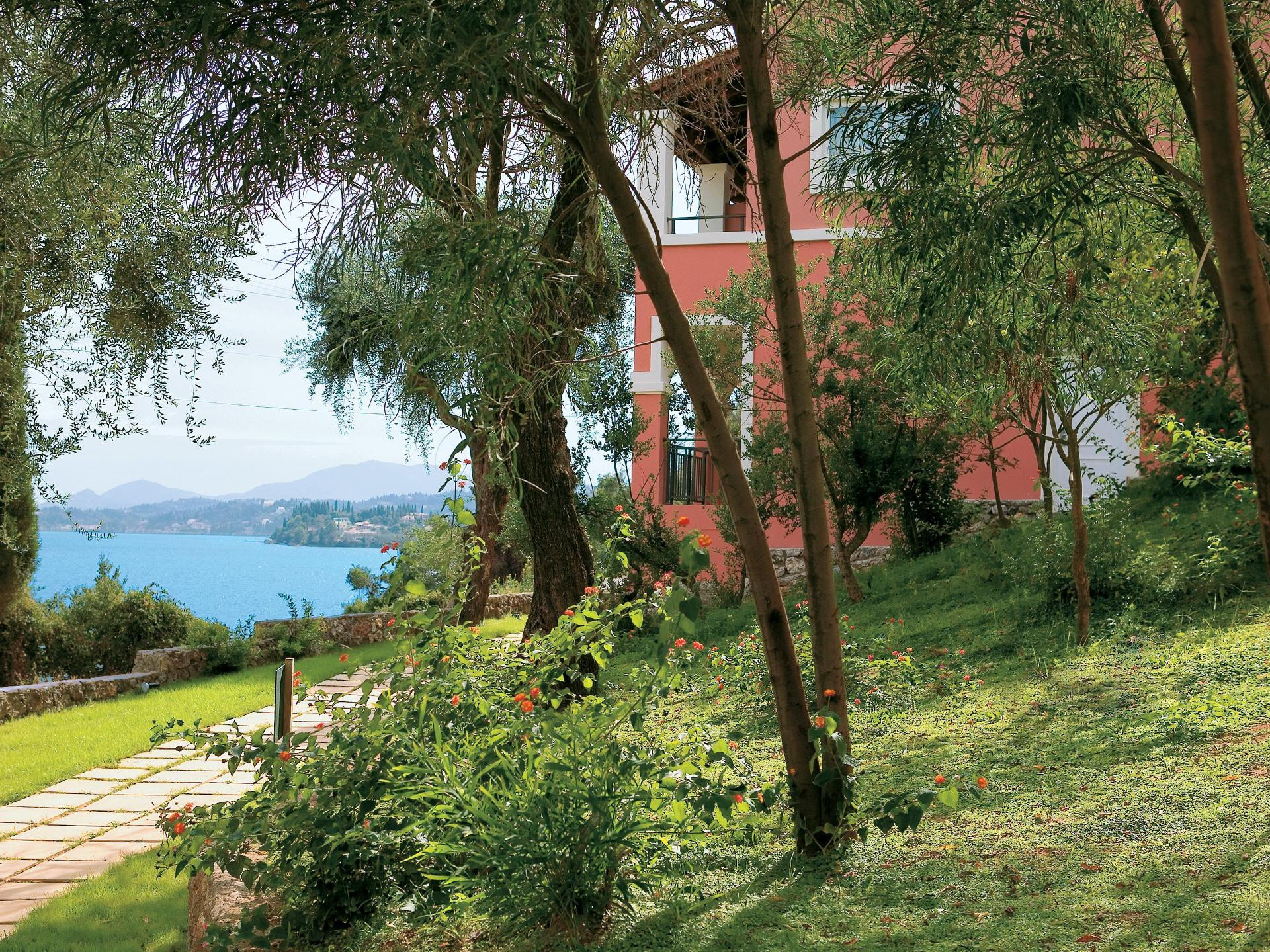 Vista Exterior Grecotel Eva Palace, Beach Luxury Resort