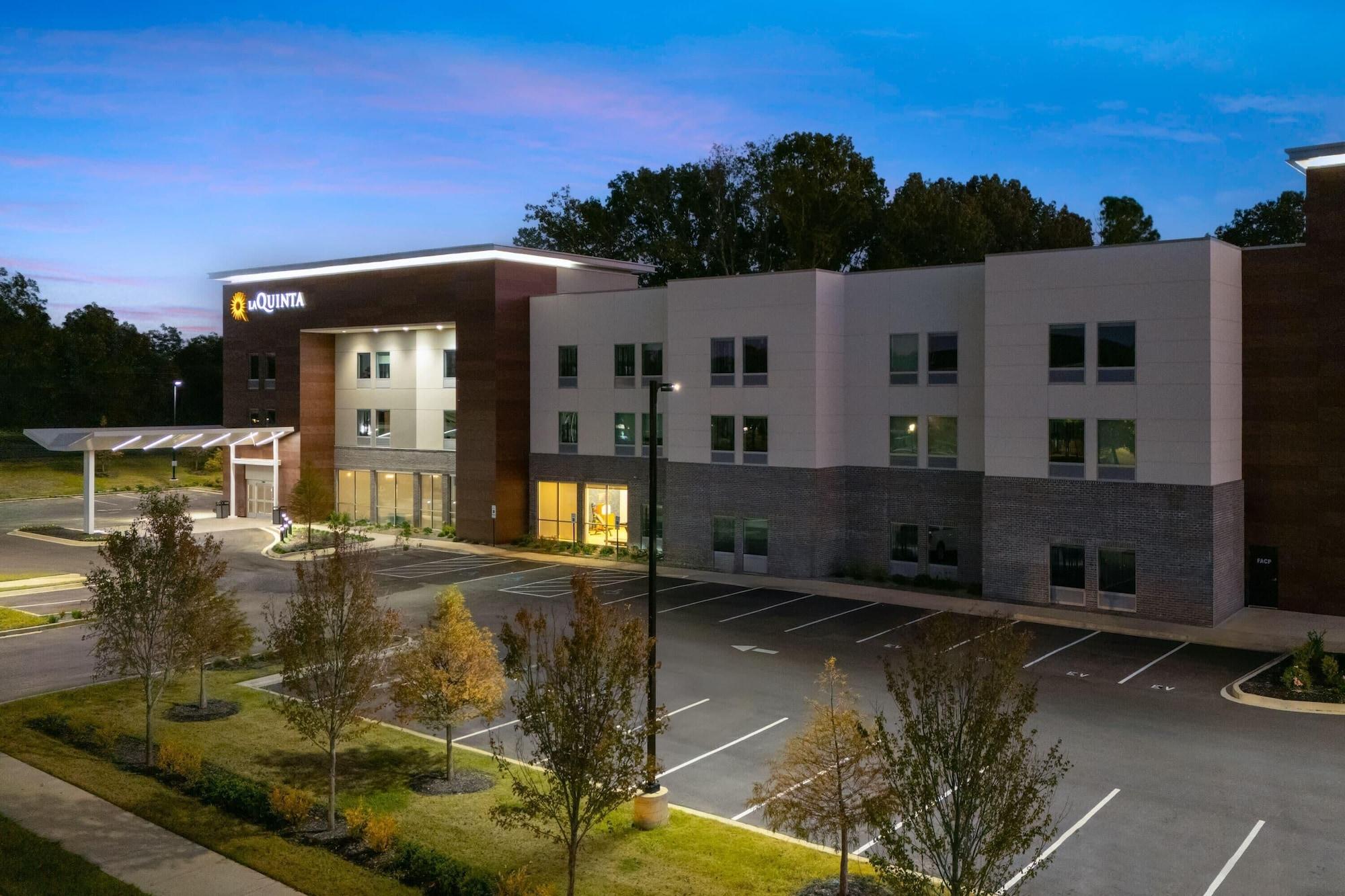 Vista Exterior La Quinta Inn & Suites by Wyndham Olive Branch