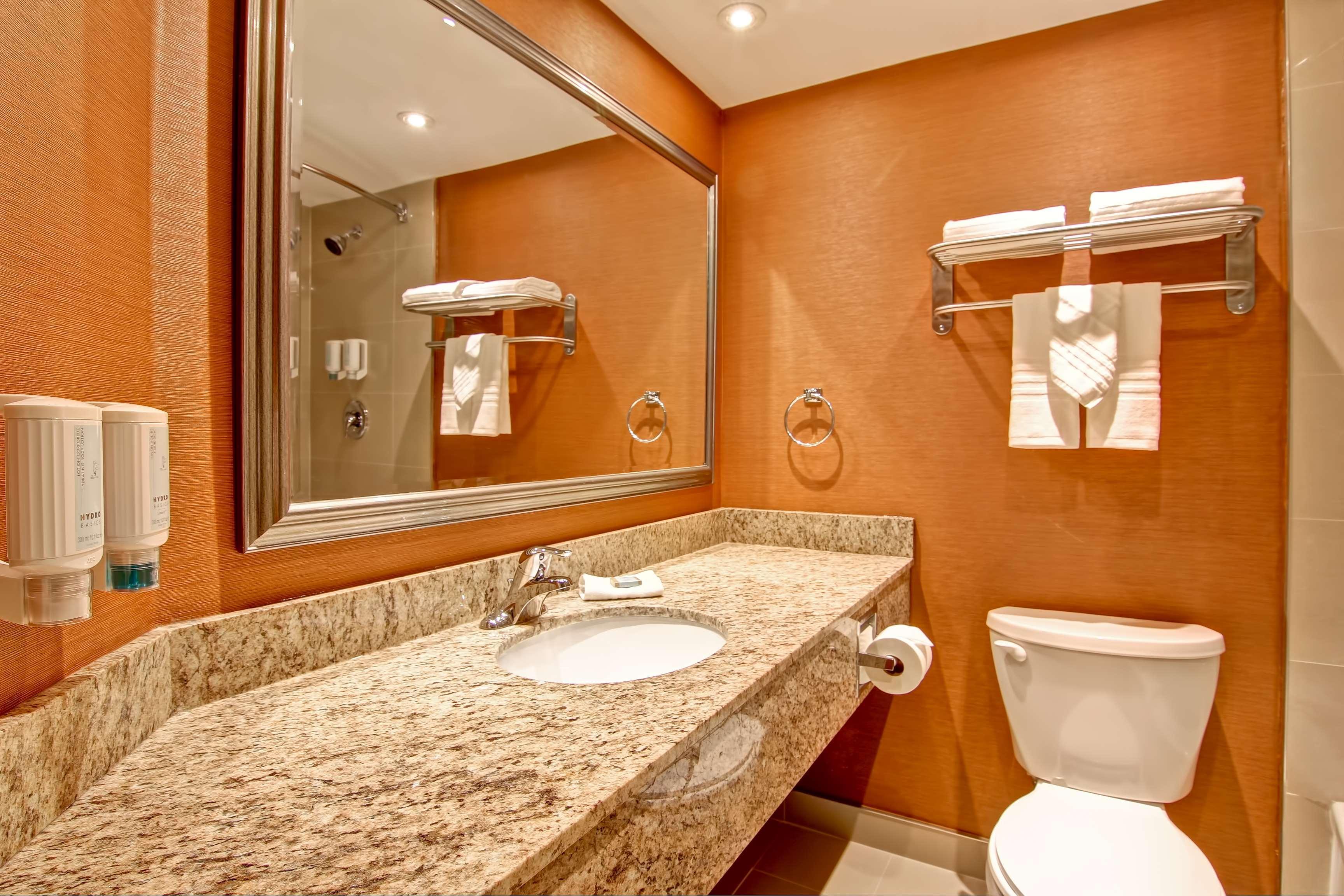 Vista Exterior Best Western Plus Toronto North York Hotel & Suites