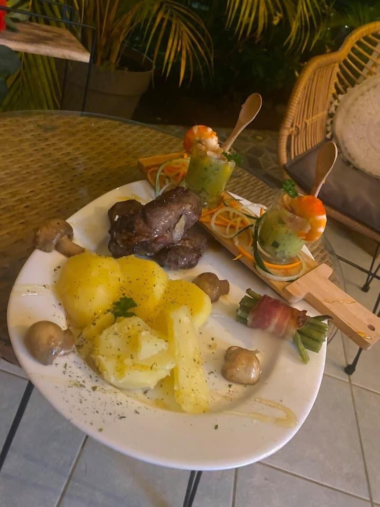 Restaurant Aqua Zen Spa Lodge Tiki Hut