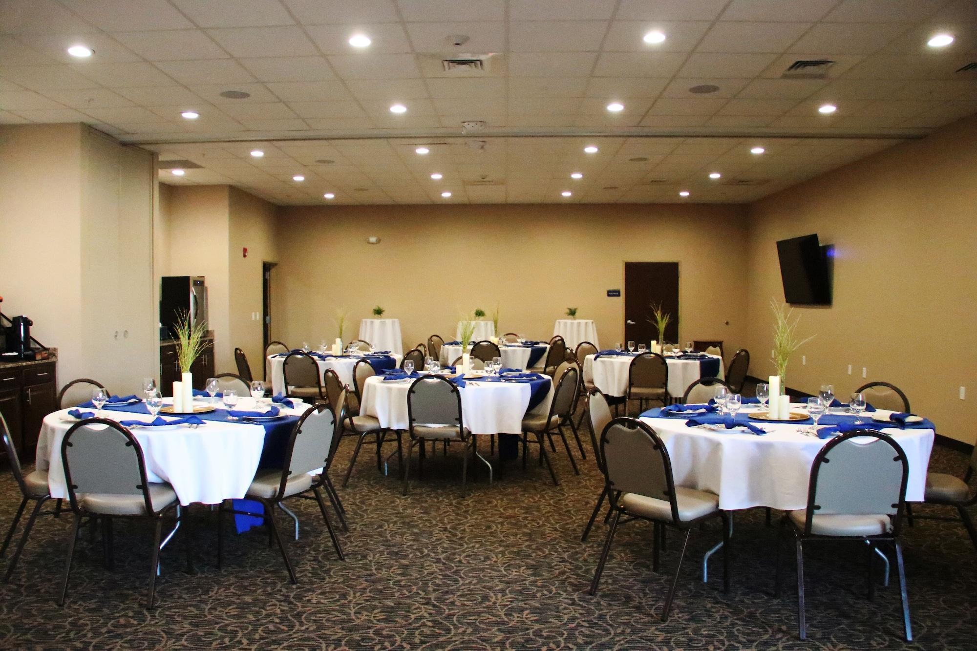 Centro de Negocios Cobblestone Inn & Suites - Fort Madison