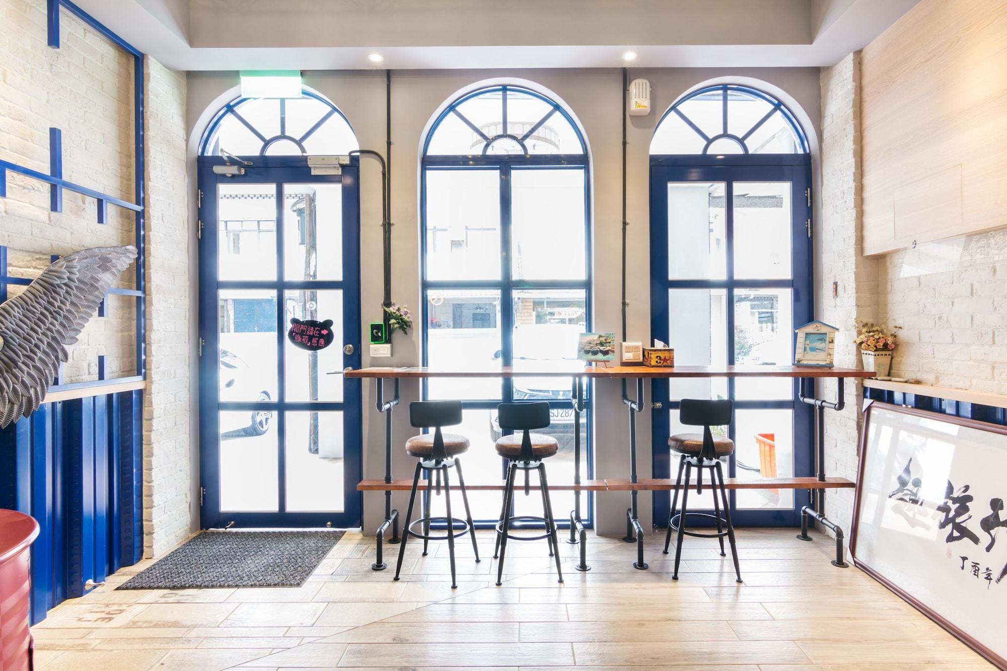 Varios J.T World FunTrip B&B