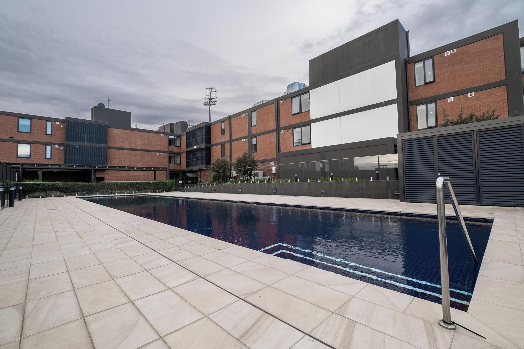 Vista Piscina Apartments by the International