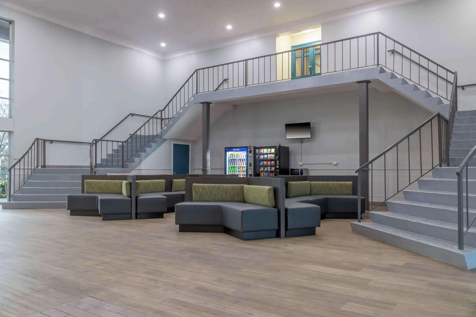 Vista Lobby Motel 6 Ocala, FL - Conference Center