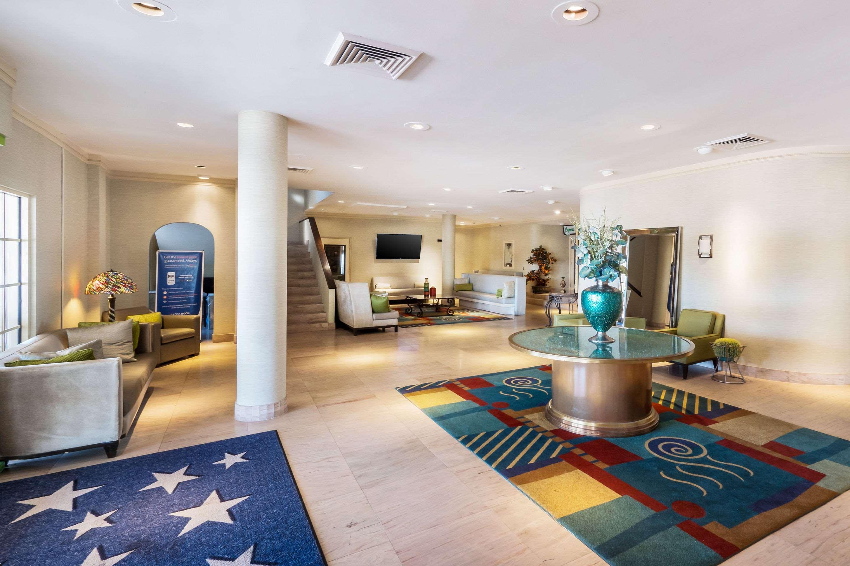 Vista Lobby Quality Inn and Suites Conference Center