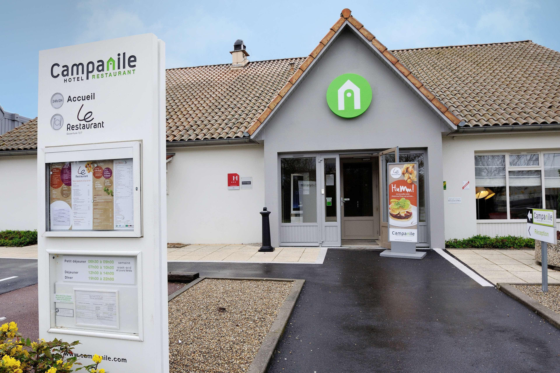 Vista Exterior Campanile Lyon Est - Aéroport Saint Exupéry