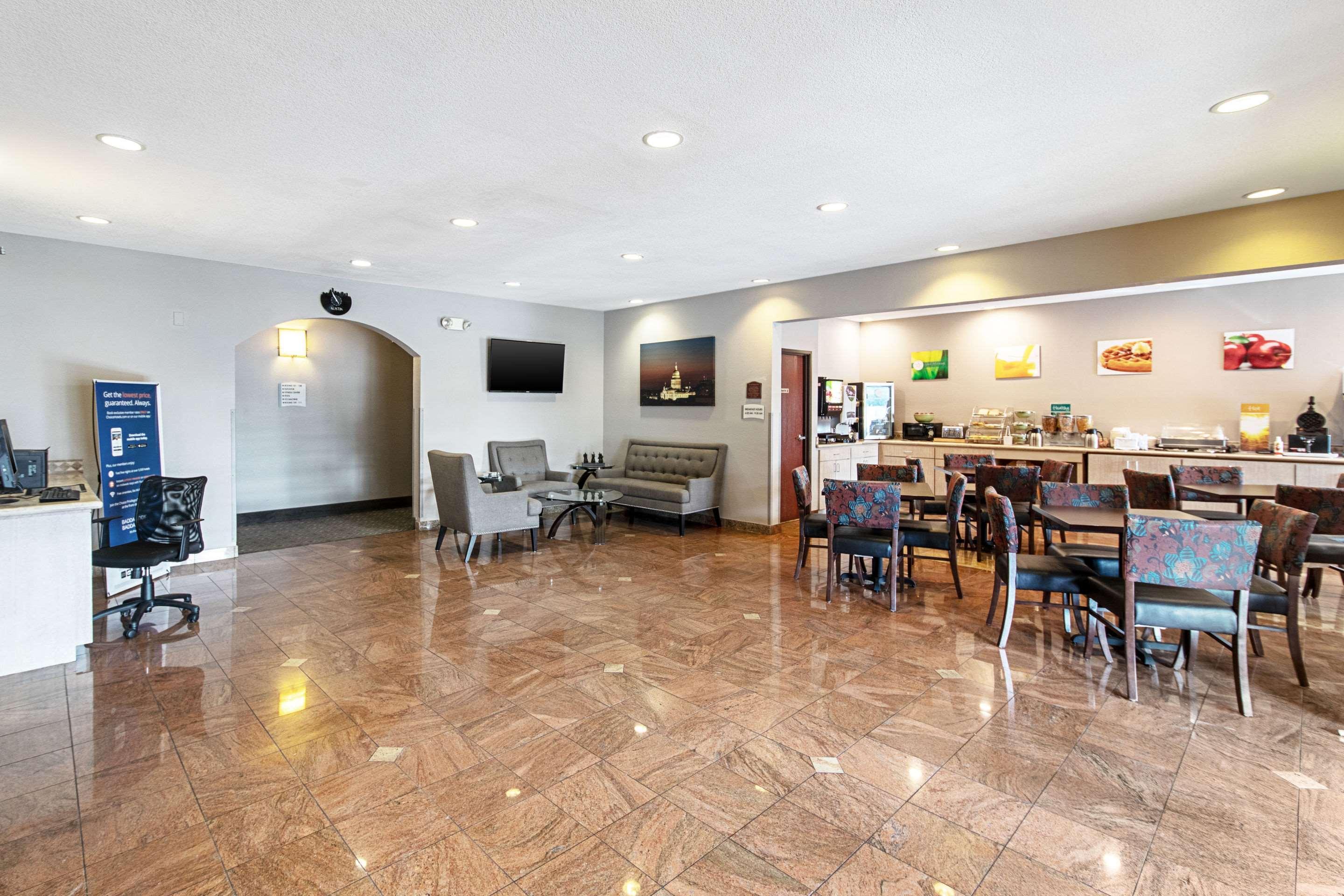 Restaurant Quality Suites South