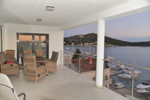 Alquiler Vacacional - Villa Pina Tisno TOP**** Luxury penthouse Panorama with fantastic sea view