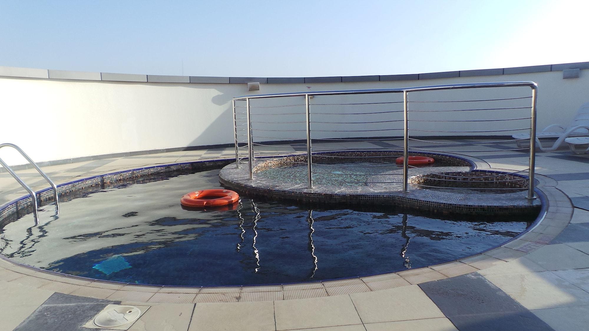 Vista Piscina Xclusive Maples Hotel Apartment