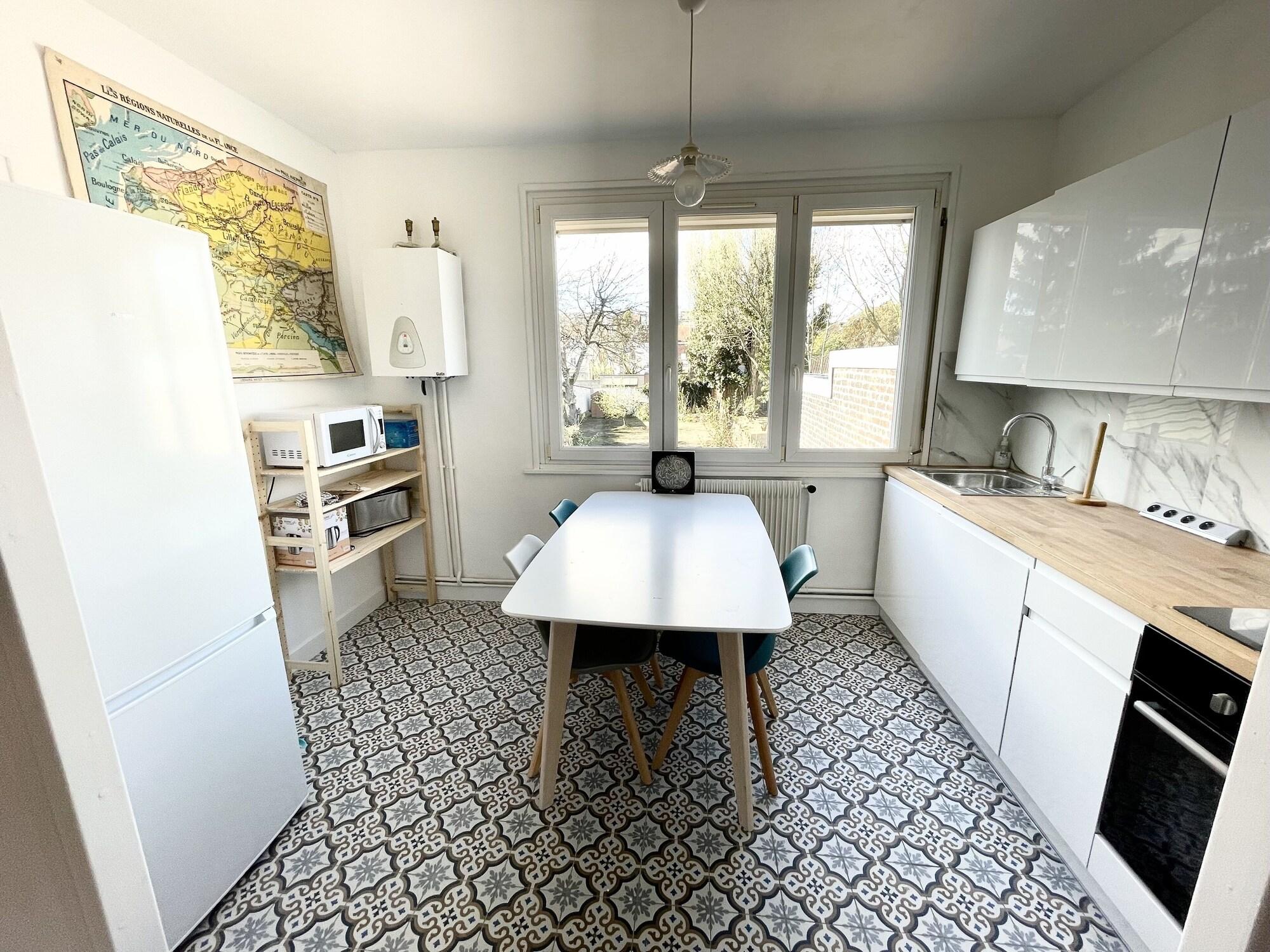 Equipamiento de Habitación Belle maison avec grand jardin et garage