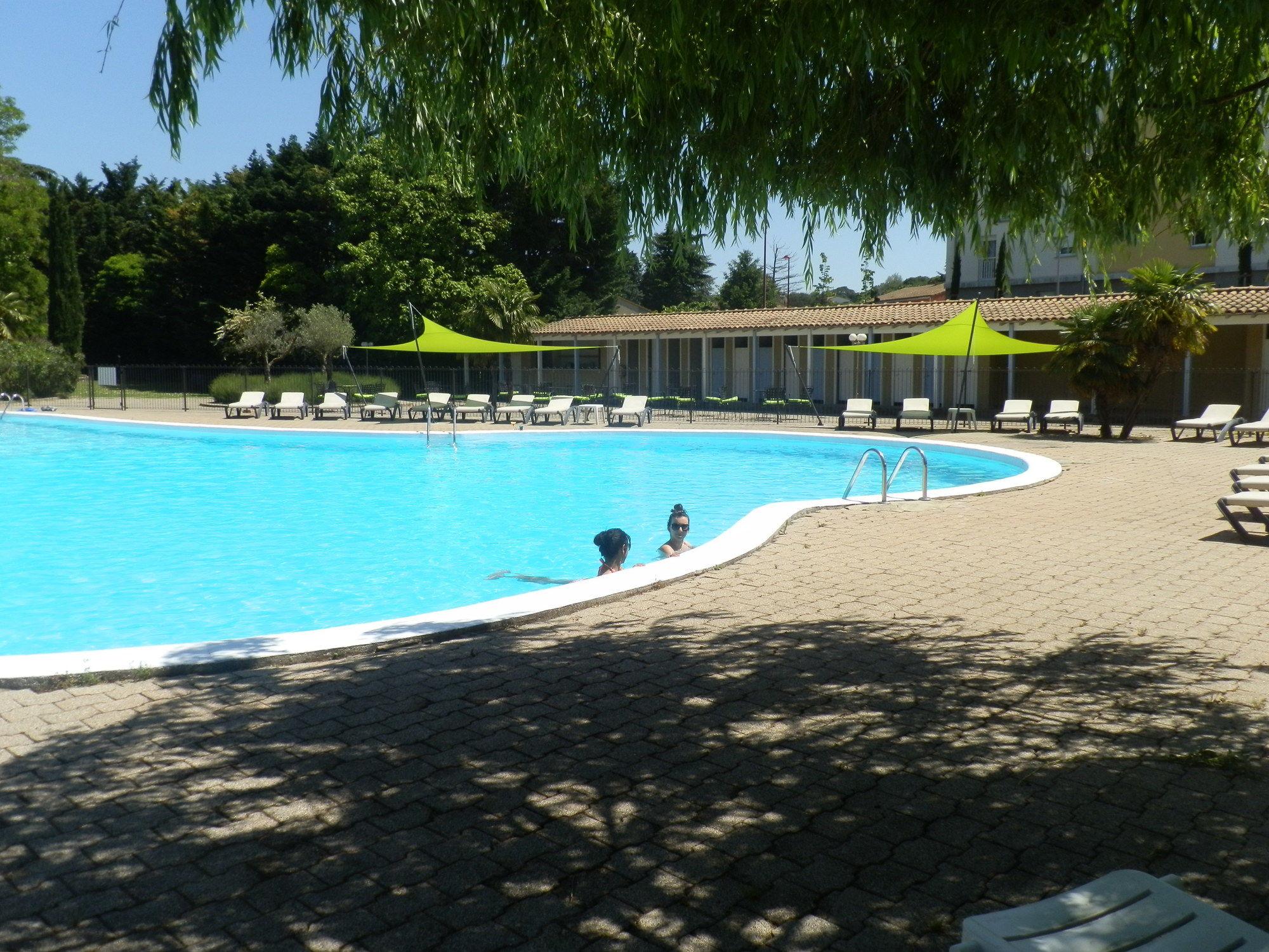 Vista Piscina Hotel-Restaurant Les Oliviers