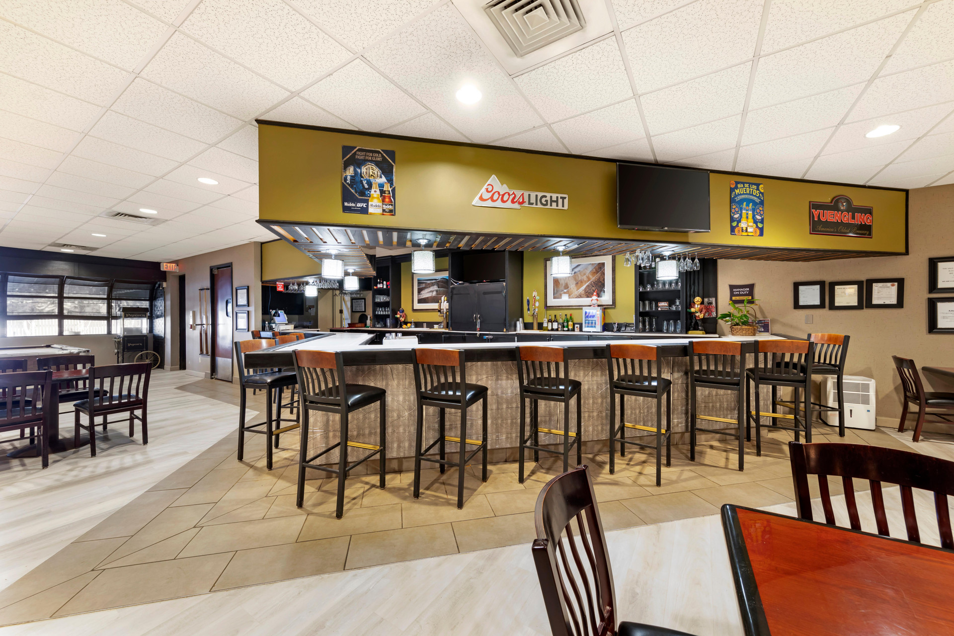 Bar/Salón Best Western Plus Madison-Huntsville Hotel