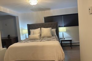 Renta temporal - Historical Lux 2BD suite | stocked kitchenette | free parking | welcome gift