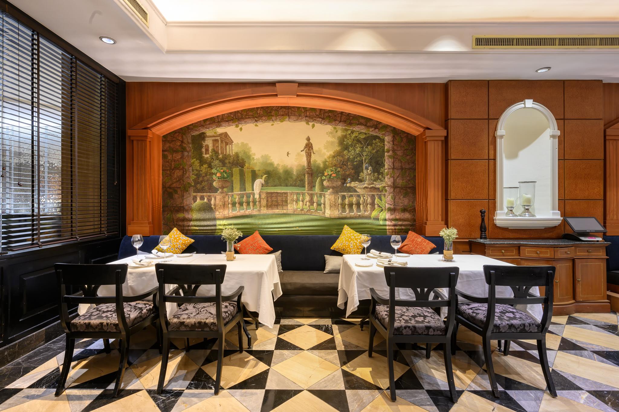 Restaurant Centara Grand at Central Plaza Ladprao Bangkok