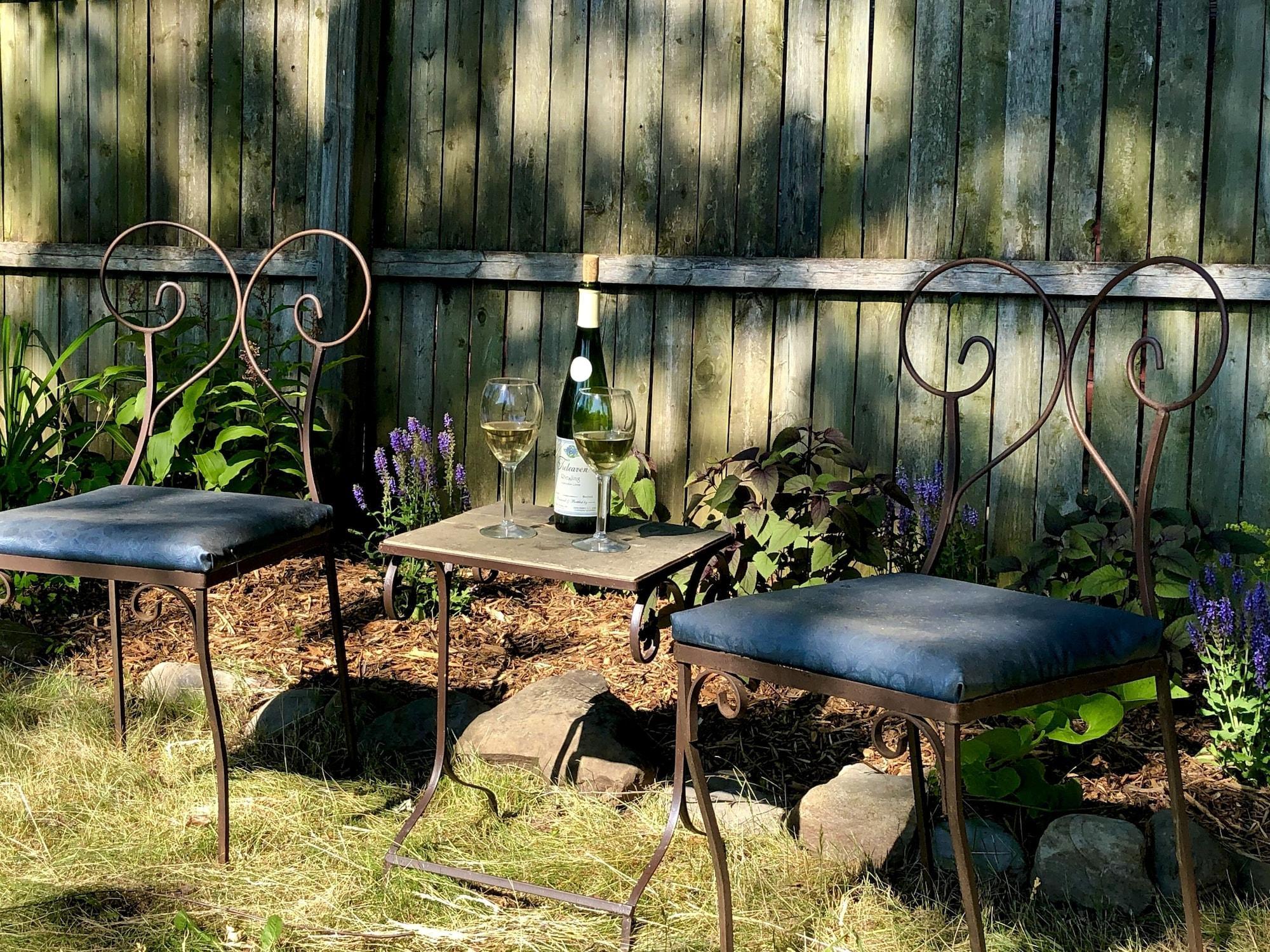 Vista Exterior Rogues' Harbor Inn