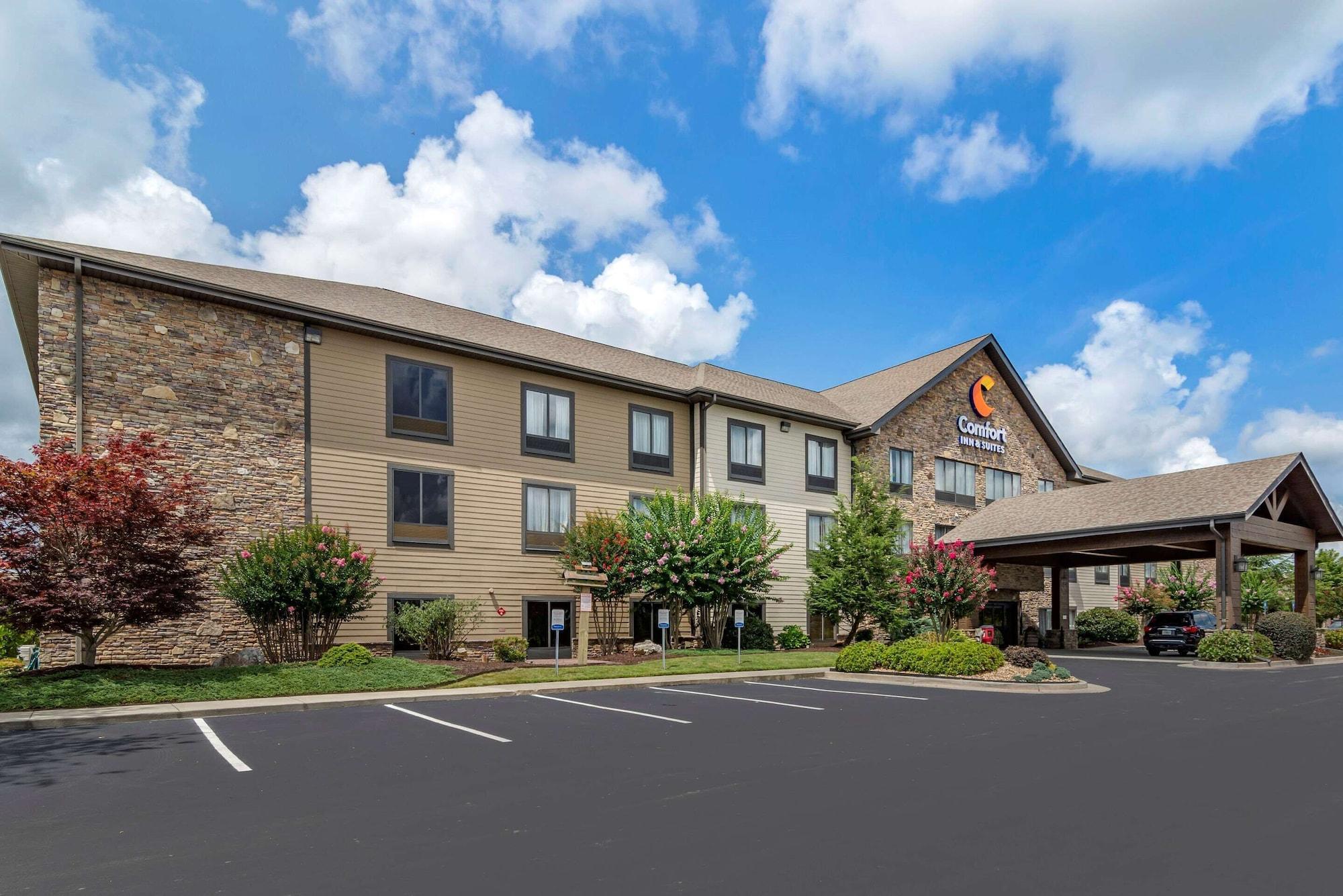 Vista Exterior Comfort Inn & Suites Blue Ridge