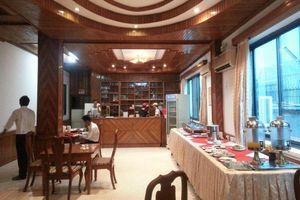Alojamiento - Royal White Elephant Hotel