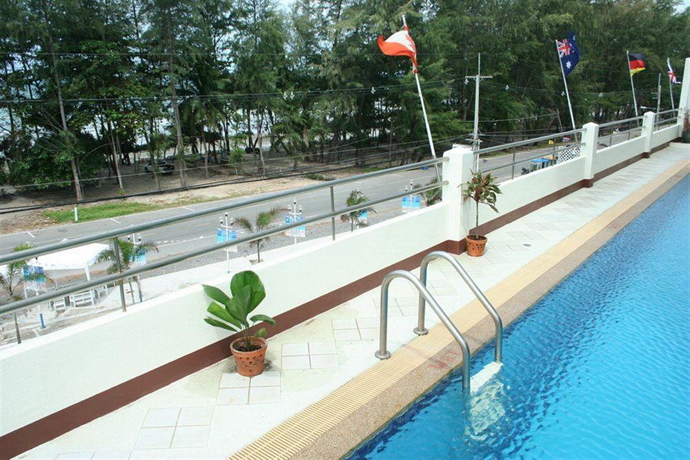 Vista Piscina Nice Beach Hotel