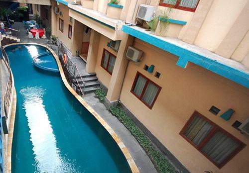 Vista Piscina Hotel Nikki