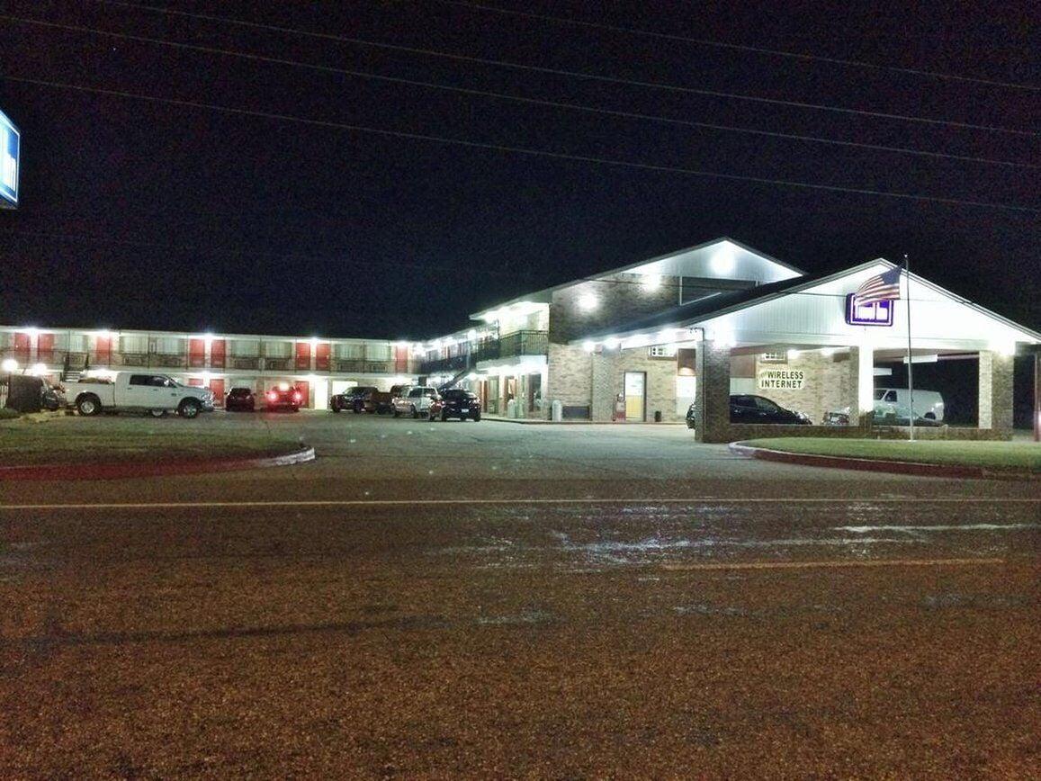 Vista Exterior Travel Inn & Suites