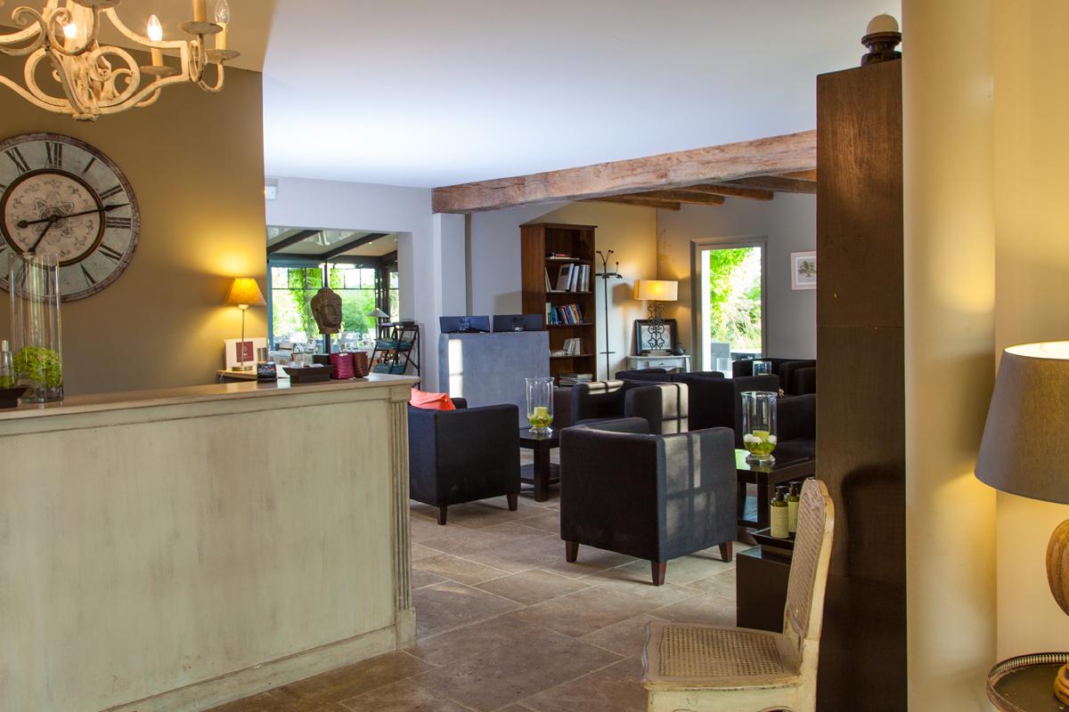 Vista Lobby Hotel The Originals Domaine de Bellevue