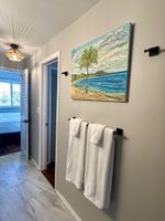 Alquiler Vacacional - NEW! Saltwater Serenity - Poolside & Walk to Beach